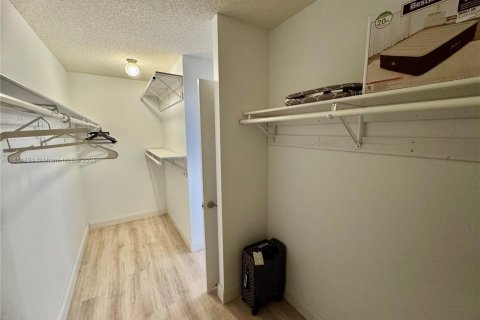 Снять в аренду кондоминиум в Корал-Спрингс, Флорида 2 спальни, 125.42м2, № 1766611 - фото 18