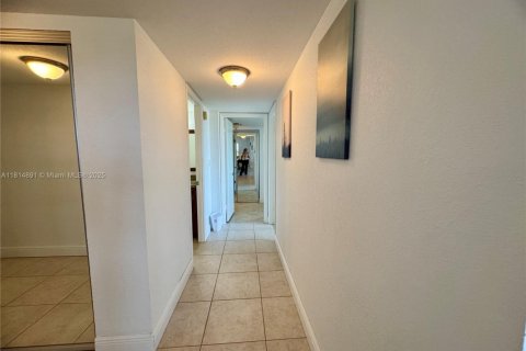 Снять в аренду кондоминиум в Корал-Спрингс, Флорида 2 спальни, 125.42м2, № 1766611 - фото 11