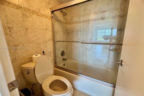 Снять в аренду кондоминиум в Корал-Спрингс, Флорида 2 спальни, 125.42м2, № 1766611 - фото 21