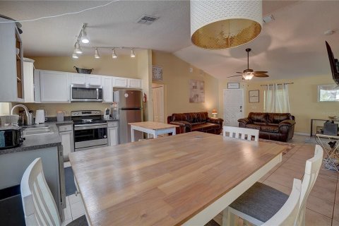 House in Davenport, Florida 4 bedrooms, 154.12 sq.m. № 1535520 - photo 6