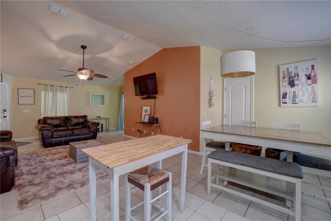House in Davenport, Florida 4 bedrooms, 154.12 sq.m. № 1535520 - photo 9