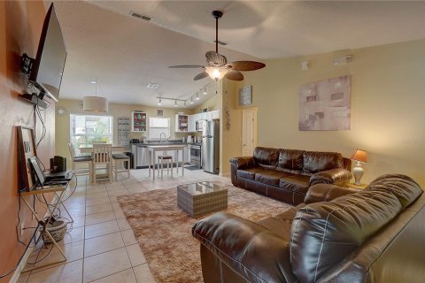 House in Davenport, Florida 4 bedrooms, 154.12 sq.m. № 1535520 - photo 12