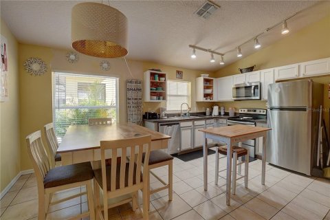 House in Davenport, Florida 4 bedrooms, 154.12 sq.m. № 1535520 - photo 5