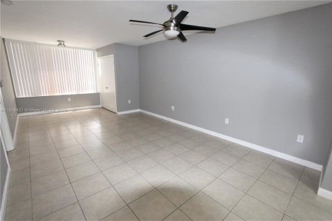 Copropriété à louer à Oakland Park, Floride: 1 chambre, 78.41 m2 № 1962918 - photo 7