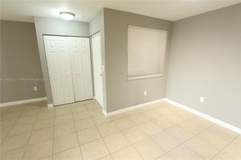 Copropriété à louer à Oakland Park, Floride: 1 chambre, 78.41 m2 № 1962918 - photo 2