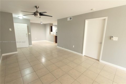 Copropriété à louer à Oakland Park, Floride: 1 chambre, 78.41 m2 № 1962918 - photo 6