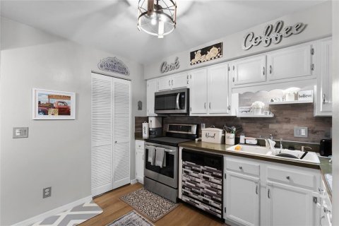 Condo in Orlando, Florida, 2 bedrooms  № 1553482 - photo 11