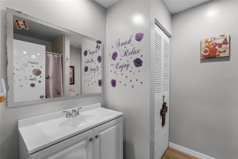 Condo in Orlando, Florida, 2 bedrooms  № 1553482 - photo 22