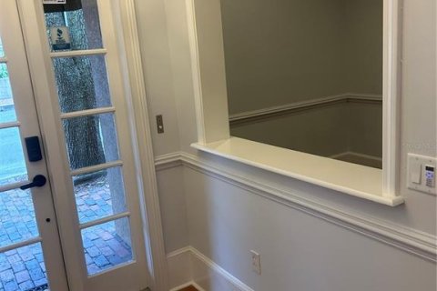 Propiedad comercial en alquiler en Gainesville, Florida, 147.25 m2 № 1918780 - foto 2