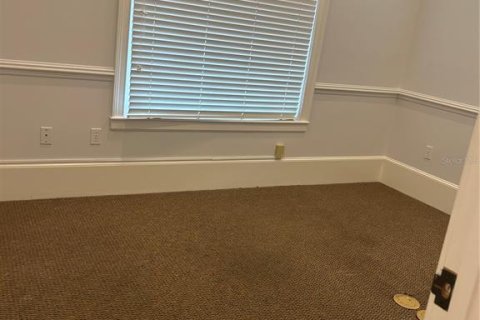 Propiedad comercial en alquiler en Gainesville, Florida, 147.25 m2 № 1918780 - foto 5