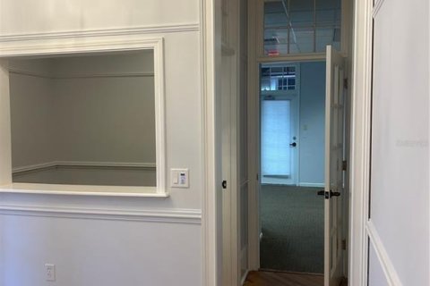 Propiedad comercial en alquiler en Gainesville, Florida, 147.25 m2 № 1918780 - foto 3