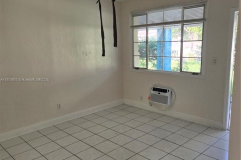 Apartamento en alquiler en Hollywood, Florida, 1 dormitorio, 57.69 m2 № 1871499 - foto 2
