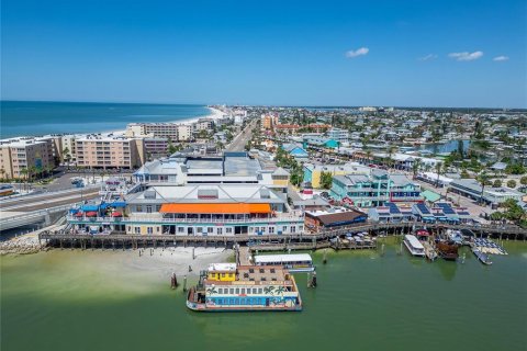 House in Treasure Island, Florida 4 bedrooms, 348.76 sq.m. № 2206342 - photo 20