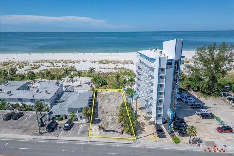 House in Treasure Island, Florida 4 bedrooms, 348.76 sq.m. № 2206342 - photo 4