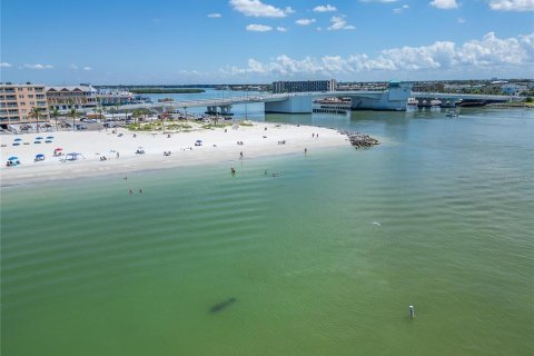 House in Treasure Island, Florida 4 bedrooms, 348.76 sq.m. № 2206342 - photo 22