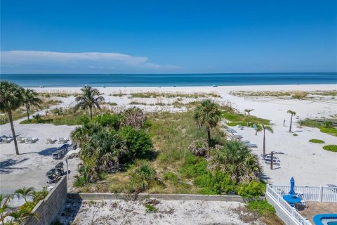 House in Treasure Island, Florida 4 bedrooms, 348.76 sq.m. № 2206342 - photo 5