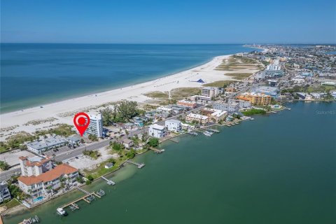 House in Treasure Island, Florida 4 bedrooms, 348.76 sq.m. № 2206342 - photo 11