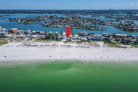 House in Treasure Island, Florida 4 bedrooms, 348.76 sq.m. № 2206342 - photo 9