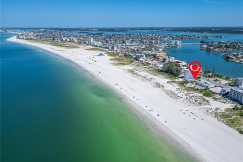 House in Treasure Island, Florida 4 bedrooms, 348.76 sq.m. № 2206342 - photo 13