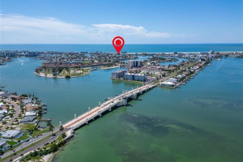 House in Treasure Island, Florida 4 bedrooms, 348.76 sq.m. № 2206342 - photo 26