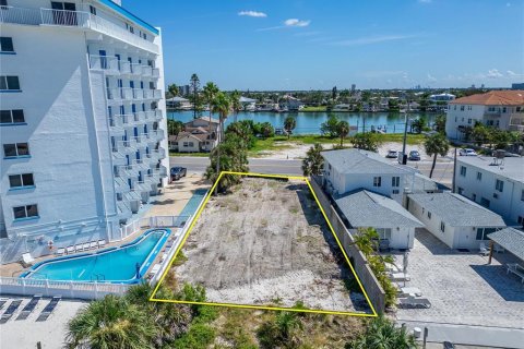 House in Treasure Island, Florida 4 bedrooms, 348.76 sq.m. № 2206342 - photo 8