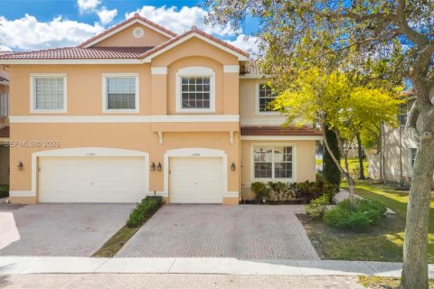 Таунхаус в Мирамар, Флорида 3 спальни, 185.99м2 № 2025367