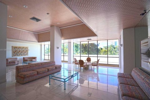 Condominio en venta en Hallandale Beach, Florida, 1 dormitorio, 76.92 m2 № 2020166 - foto 14