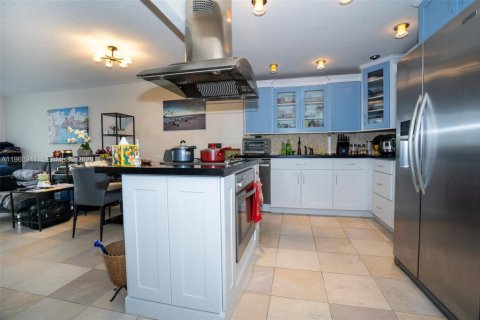 Condominio en venta en Hallandale Beach, Florida, 1 dormitorio, 76.92 m2 № 2020166 - foto 3