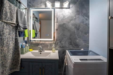 Condominio en venta en Hallandale Beach, Florida, 1 dormitorio, 76.92 m2 № 2020166 - foto 6