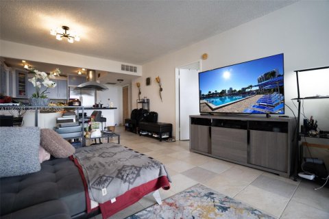 Condominio en venta en Hallandale Beach, Florida, 1 dormitorio, 76.92 m2 № 2020166 - foto 4
