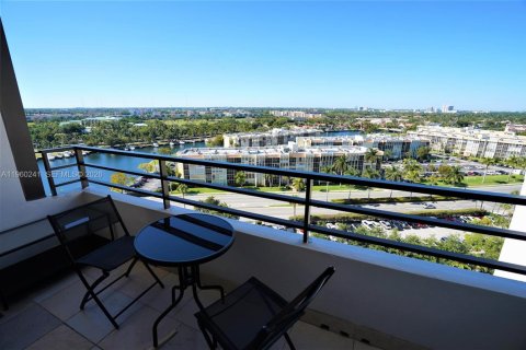 Condominio en venta en Hallandale Beach, Florida, 1 dormitorio, 76.92 m2 № 2020166 - foto 13