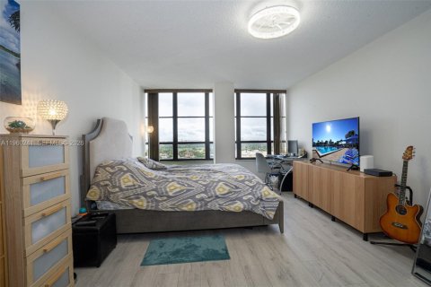 Condominio en venta en Hallandale Beach, Florida, 1 dormitorio, 76.92 m2 № 2020166 - foto 8