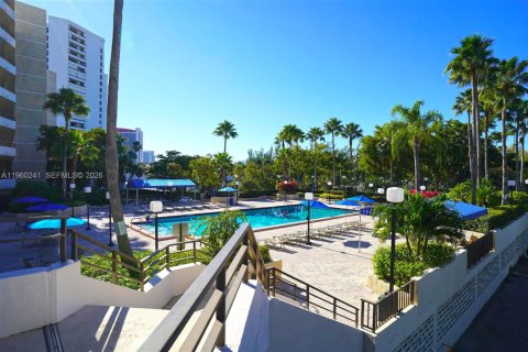 Condominio en venta en Hallandale Beach, Florida, 1 dormitorio, 76.92 m2 № 2020166 - foto 17