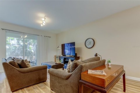 Townhouse in Tampa, Florida 3 bedrooms, 183.57 sq.m. № 1642517 - photo 11