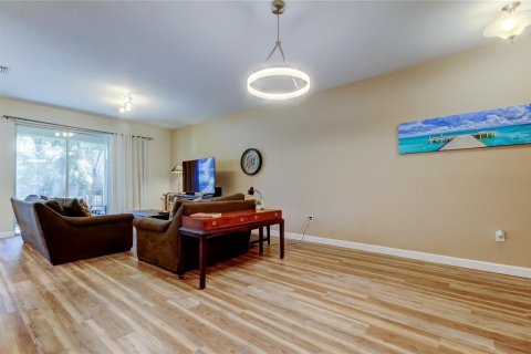 Townhouse in Tampa, Florida 3 bedrooms, 183.57 sq.m. № 1642517 - photo 14
