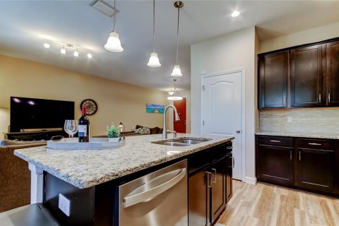 Townhouse in Tampa, Florida 3 bedrooms, 183.57 sq.m. № 1642517 - photo 15