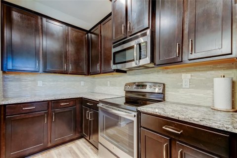 Townhouse in Tampa, Florida 3 bedrooms, 183.57 sq.m. № 1642517 - photo 18