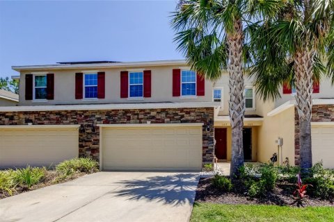 Townhouse in Tampa, Florida 3 bedrooms, 183.57 sq.m. № 1642517 - photo 1