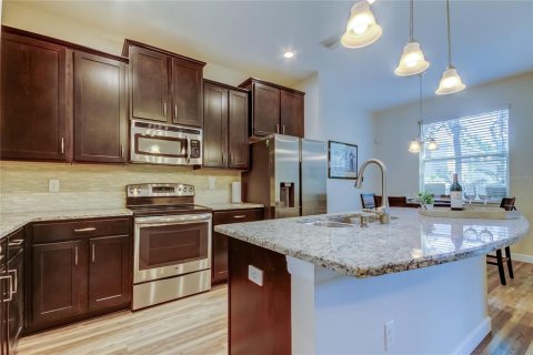 Townhouse in Tampa, Florida 3 bedrooms, 183.57 sq.m. № 1642517 - photo 4