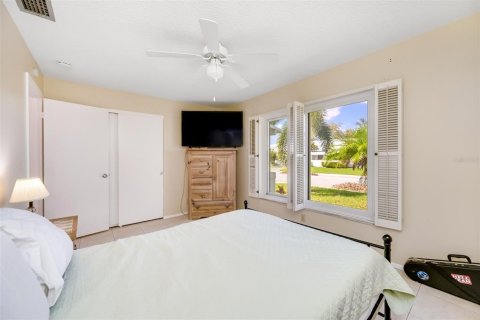 House in Pinellas Park, Florida 2 bedrooms, 145.86 sq.m. № 1402137 - photo 20