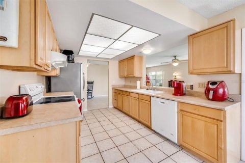 House in Pinellas Park, Florida 2 bedrooms, 145.86 sq.m. № 1402137 - photo 16