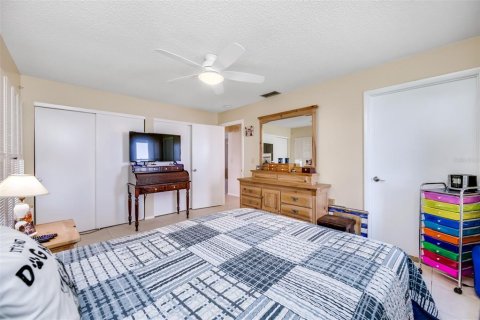 House in Pinellas Park, Florida 2 bedrooms, 145.86 sq.m. № 1402137 - photo 27