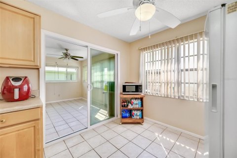 House in Pinellas Park, Florida 2 bedrooms, 145.86 sq.m. № 1402137 - photo 15