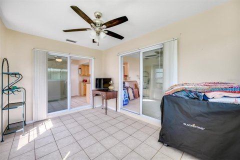 House in Pinellas Park, Florida 2 bedrooms, 145.86 sq.m. № 1402137 - photo 14