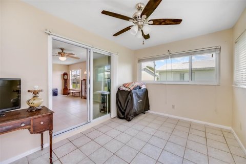 House in Pinellas Park, Florida 2 bedrooms, 145.86 sq.m. № 1402137 - photo 13