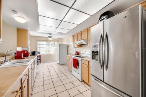 House in Pinellas Park, Florida 2 bedrooms, 145.86 sq.m. № 1402137 - photo 18