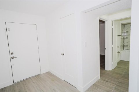 Condo in Orlando, Florida, 2 bedrooms № 2110271 - photo 2