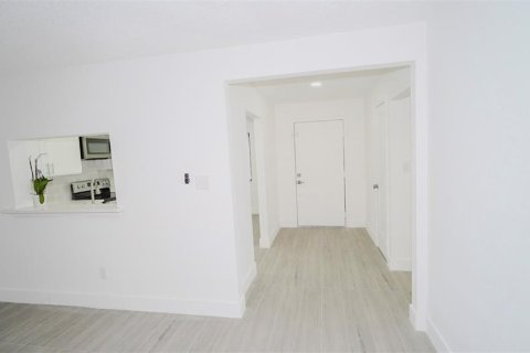 Condo in Orlando, Florida, 2 bedrooms № 2110271 - photo 8