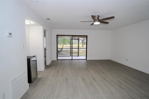 Condo in Orlando, Florida, 2 bedrooms № 2110271 - photo 11