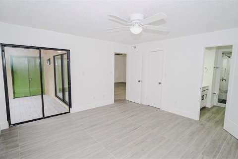 Condo in Orlando, Florida, 2 bedrooms № 2110271 - photo 13